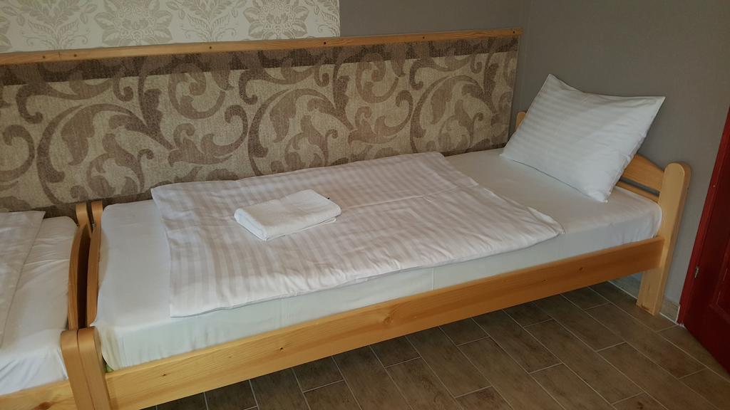 Kitti Panzio Apartment Mogyorod Ngoại thất bức ảnh
