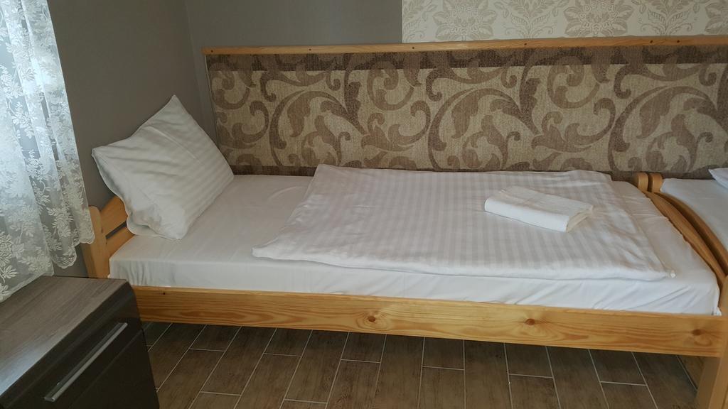 Kitti Panzio Apartment Mogyorod Ngoại thất bức ảnh