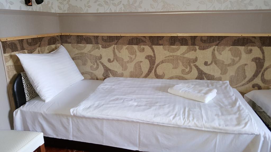 Kitti Panzio Apartment Mogyorod Ngoại thất bức ảnh