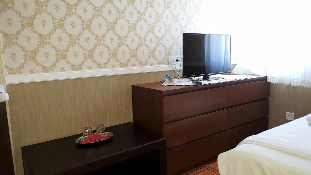 Kitti Panzio Apartment Mogyorod Ngoại thất bức ảnh