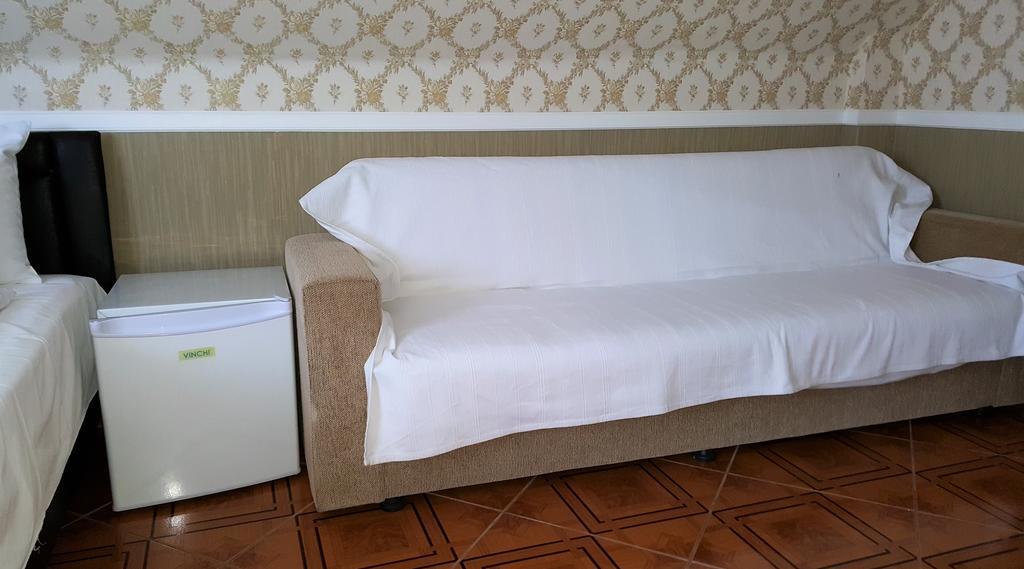 Kitti Panzio Apartment Mogyorod Ngoại thất bức ảnh