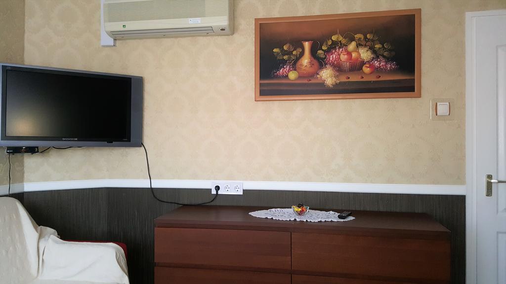 Kitti Panzio Apartment Mogyorod Ngoại thất bức ảnh