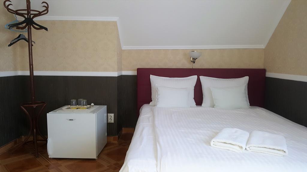 Kitti Panzio Apartment Mogyorod Ngoại thất bức ảnh
