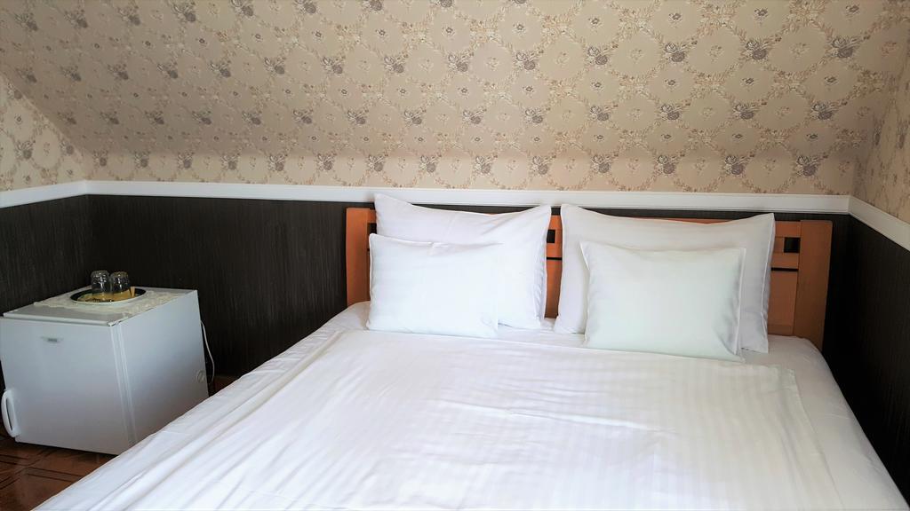 Kitti Panzio Apartment Mogyorod Ngoại thất bức ảnh